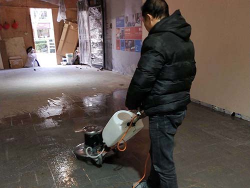 地面清洗現場操場作